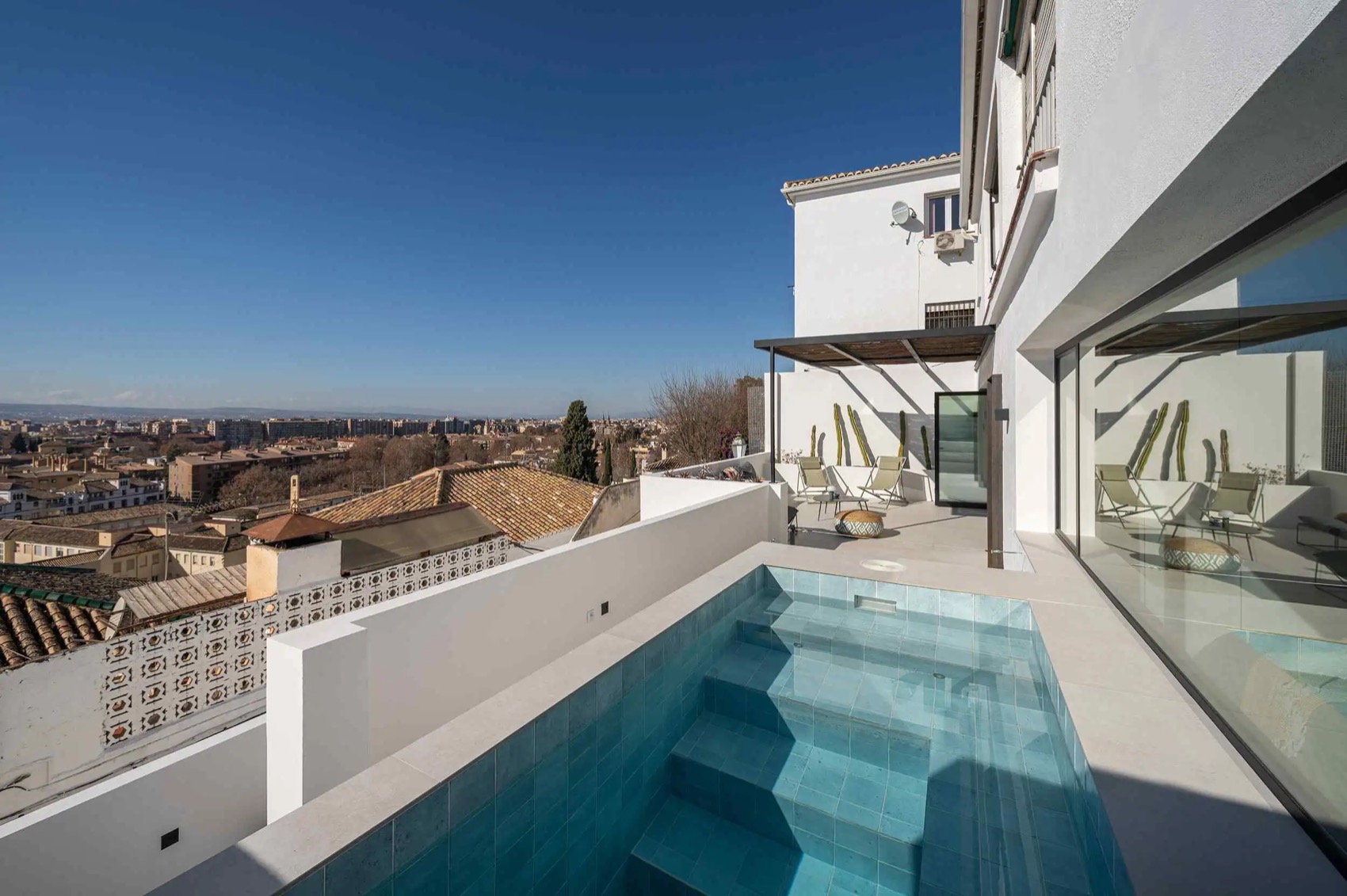 Terraza 6 terrace and pool in Granada