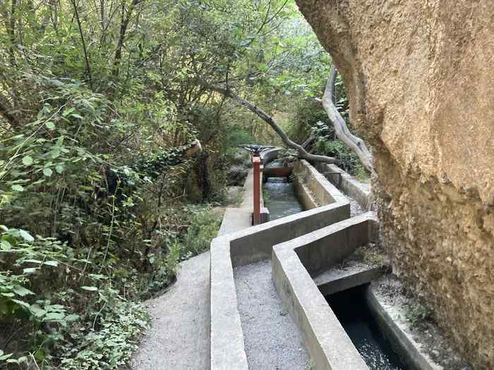 Nasridischer Bewässerungskanal entlang der Río-Dúrcal-Schluchtwanderung