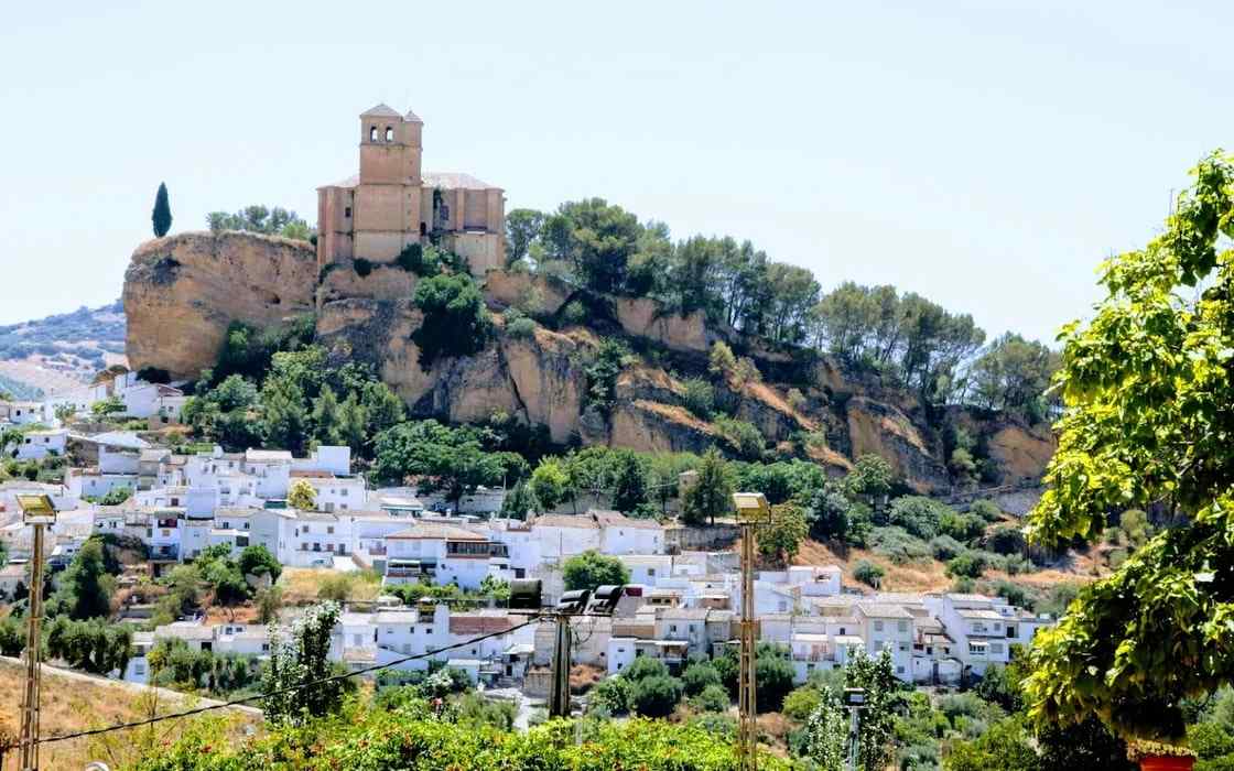 Alcáçova mourisca no afloramento calcário acima de Montefrío